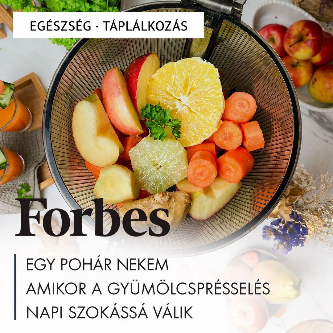 redakční grafika časopisu Forbes zobrazující pohled shora na zásobník pomalého odšťavňovače Kuvings naplněný nakrájenými jablky, pomerančem, citronem, zázvorem a kolečky mrkve. Rozložení zahrnuje logo "Forbes", horní banner s nápisem "EGÉSZSÉG • TÁPLÁLKOZÁS" a maďarský text pojednávající o tom, jak se odšťavňování stává denním zvykem.